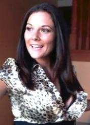 American mom Mandy Flores kneels down and gives the most amazing blowjob