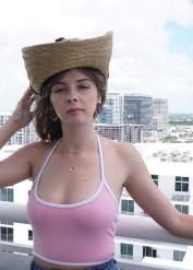 Attractive Lola's oral scene