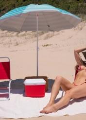 Australian pornstar Scarlet Chase gets her big round ass boned on the beach