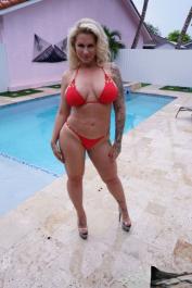Big assed MILF Ryan Conner gets pounded & jizzed by a horny pool boy