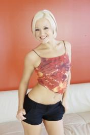 Blonde MILF Jasmine Jolie toys her beaver and fingers her big ass