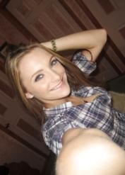 Bosomy teen Kennedy Nash stripping and spreading her slender legs