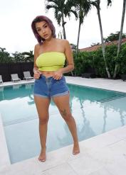 Junoesque Roxie's big tits sex