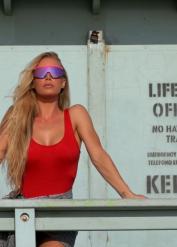 Looking-good Nicole's anal trailer