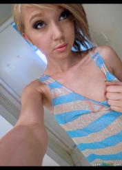 Matchless Dakota Skye's straight hair clip