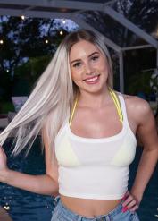 Nice-looking Bri's blowjob action