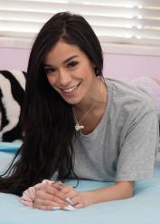 Pin-up Savannah Sixx at hairy scene