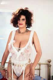Solo model Nilli Willis sets her giant boobs free of white lingerie