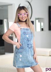 Steamy Lulu Chu at blowjob scene