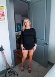 Stunning blonde MILF Sweet Vickie shows her big tits and gives head in POV