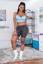 Watch erotic Halle Hayes's dirt