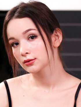 Ellie Leen