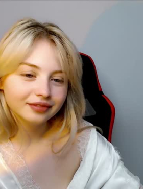 Shy_blondiee